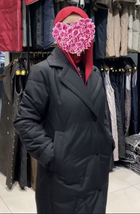 Kurtka sotiladi yengi 50 razmer