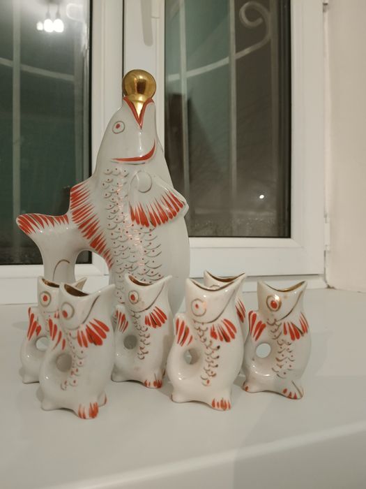 Продам фарфоровый графин и стопки рыбки