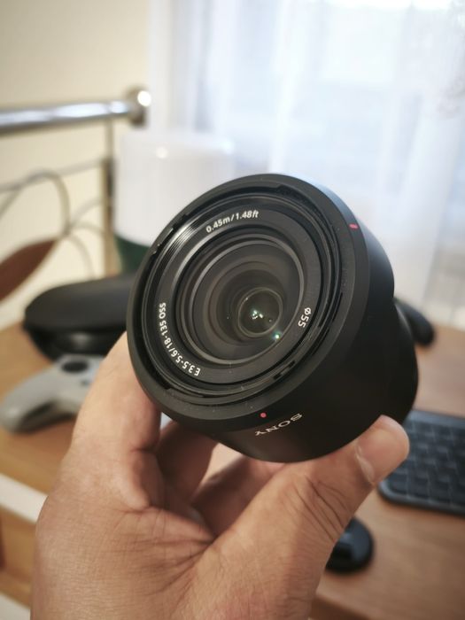 Vând obiectiv Sony E 18-135mm
