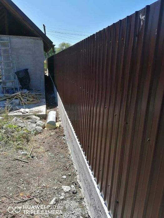Garduri din plasa, tabla, BCA, sipca metalica si panou stil jaluzele
