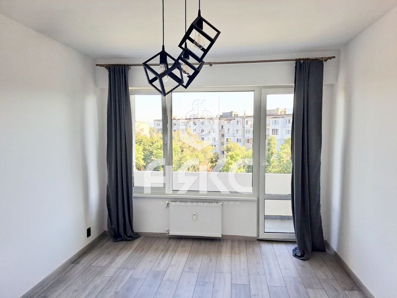 Продаваме двустаен апартамент в кв. Надежда 4