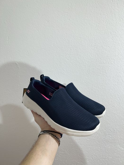 Skechers.