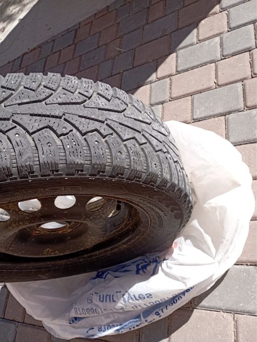 Nokian 225/60 R17 Зимный.