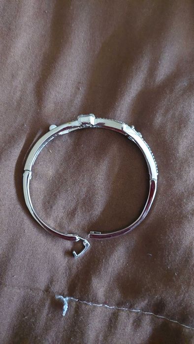 Продавам гривна, неносена