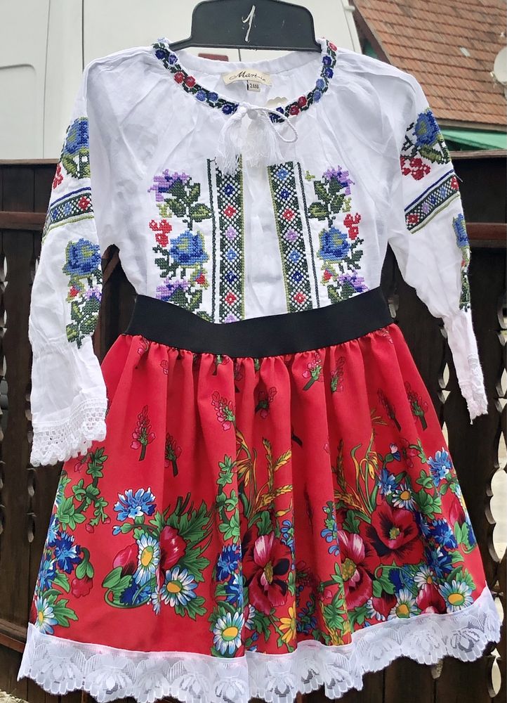 Costum traditional fetițe