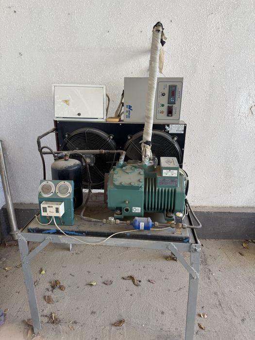 Холодильник продаётся для больших складов.