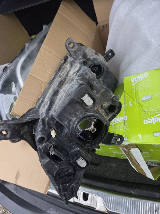 De vanzare faruri logan