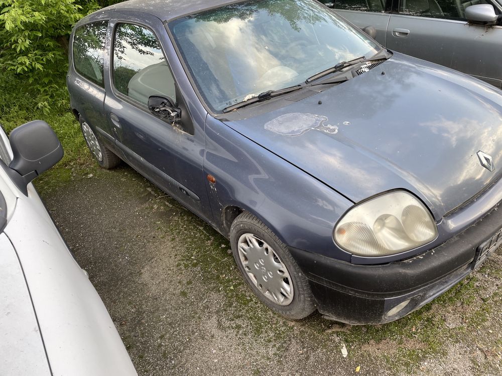 Renault Clio 1.2 на части