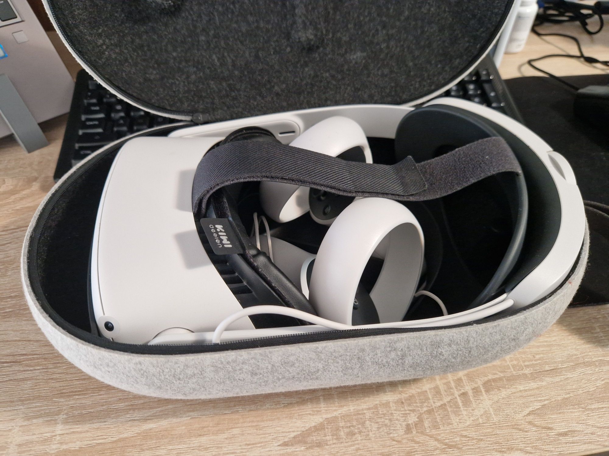 Oculus Quest 2 cu accesorii