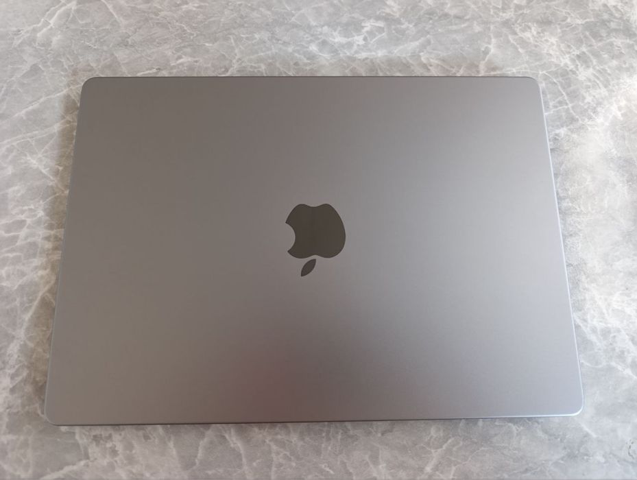 Macbook M1 Pro.