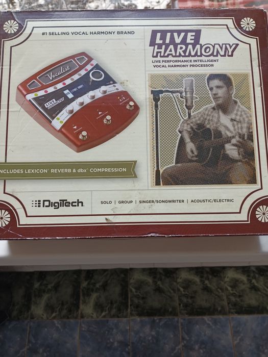 Продавам вокален процесор digitech live harmoni