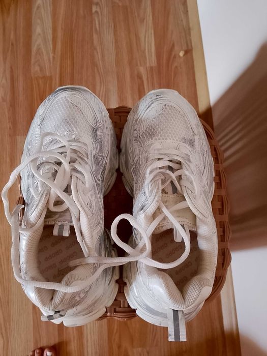 Бели сникерси cropp