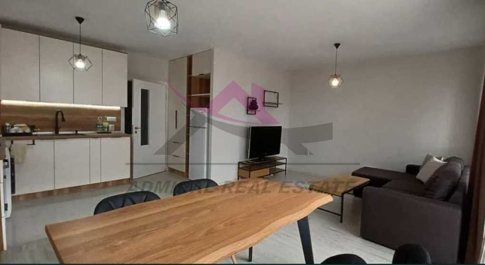 Дава се под наем Двустаен апартамент в Варна, Център - 60 кв.м за 700 € - Снимка #1