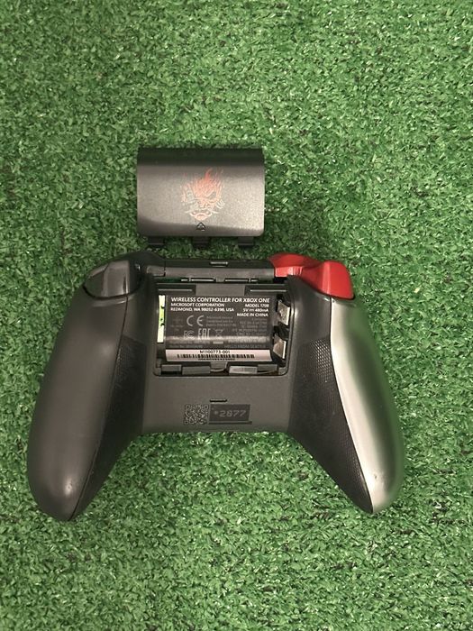 Controller Xbox One Cyberpunk 2077 – ediție limitată