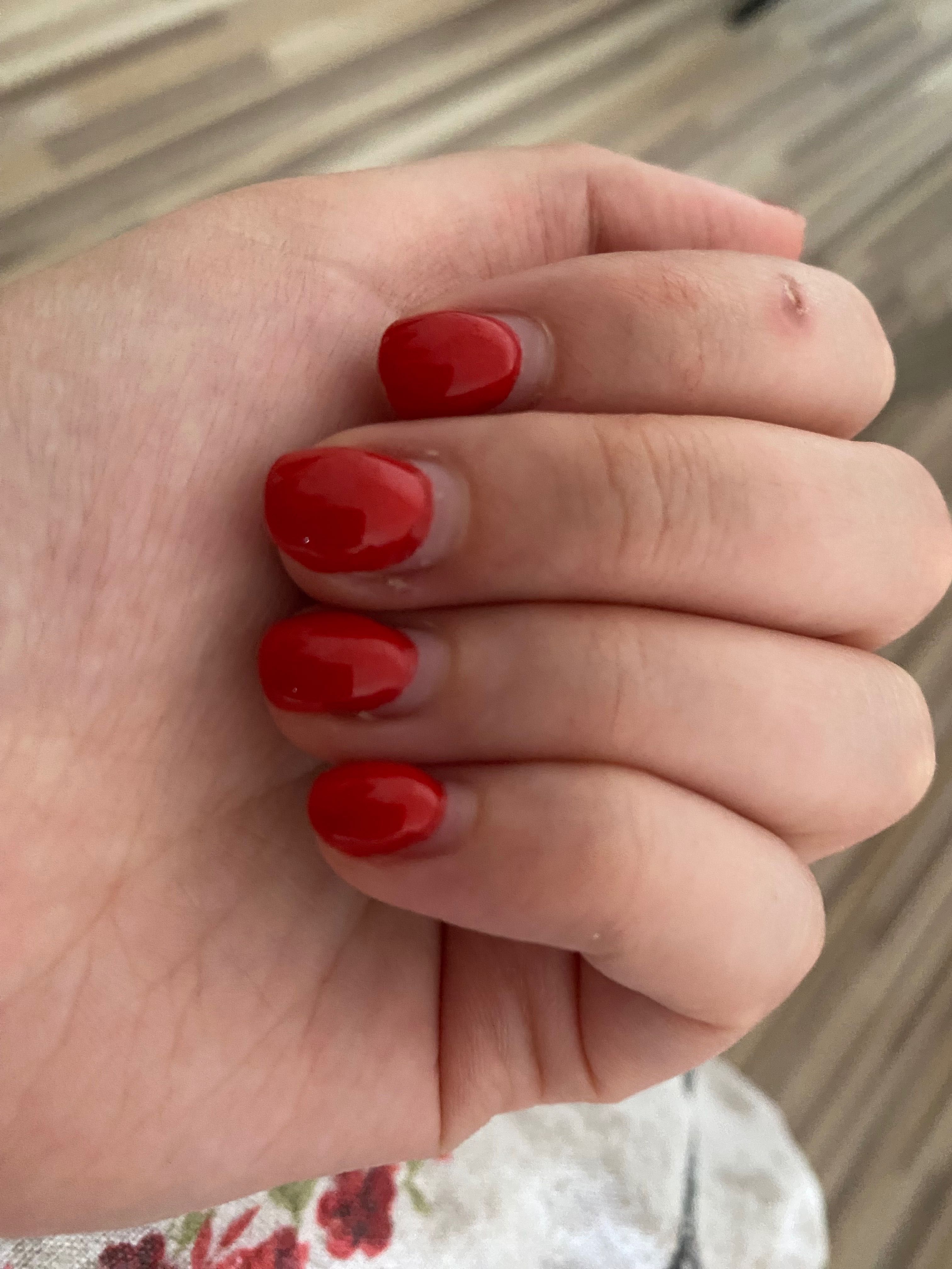 Unghii scurte cu gel