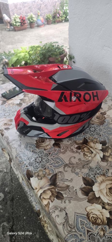 Airoh Twist 3 red king