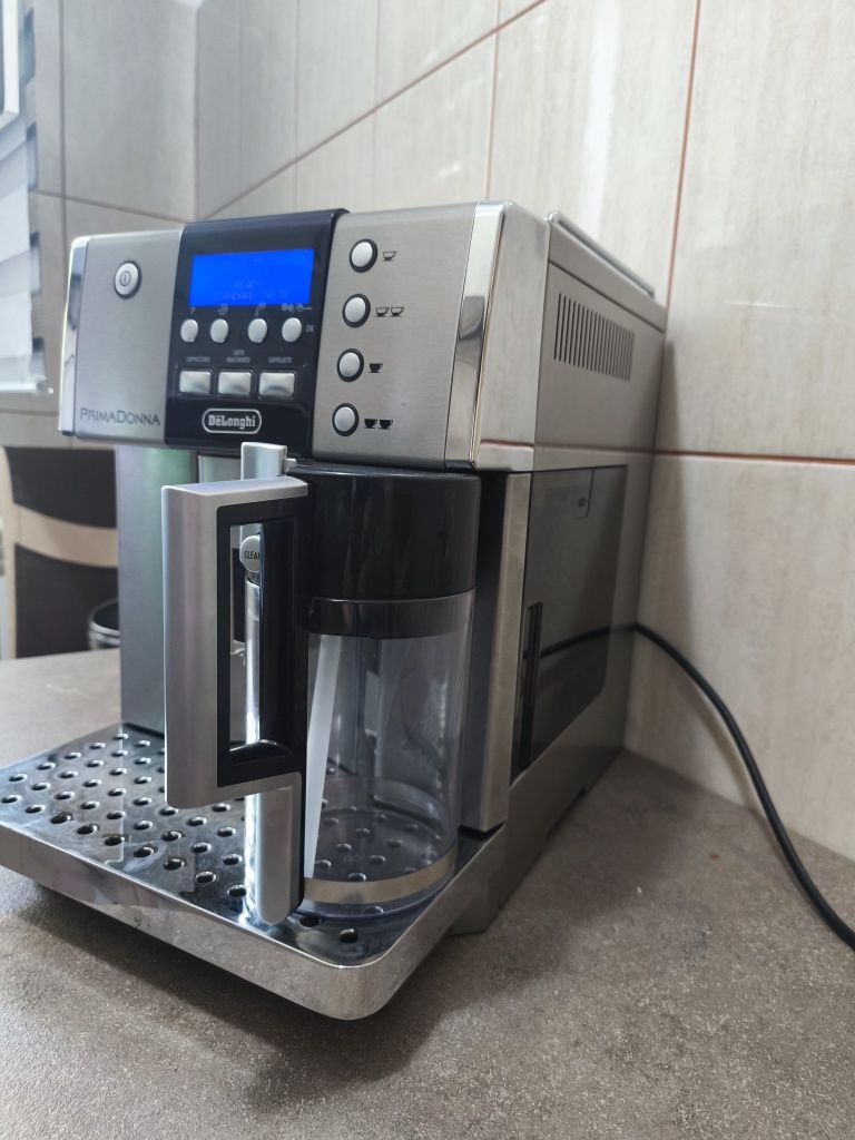 Espressor automat De'Longhi PrimaDonna Esam 6600 Made in Italy