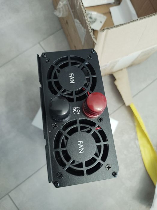 Vand Invertor auto 12-220V,  2000W pt Long Life  sinus pur cumparat de