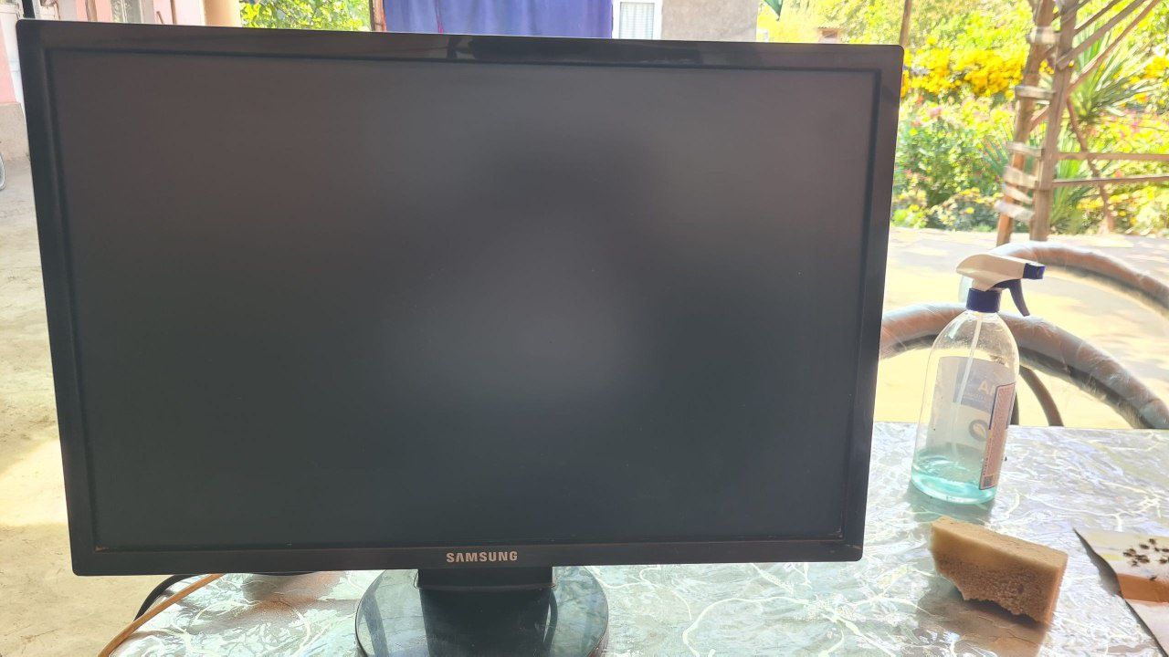 Samsung campyuter manitori