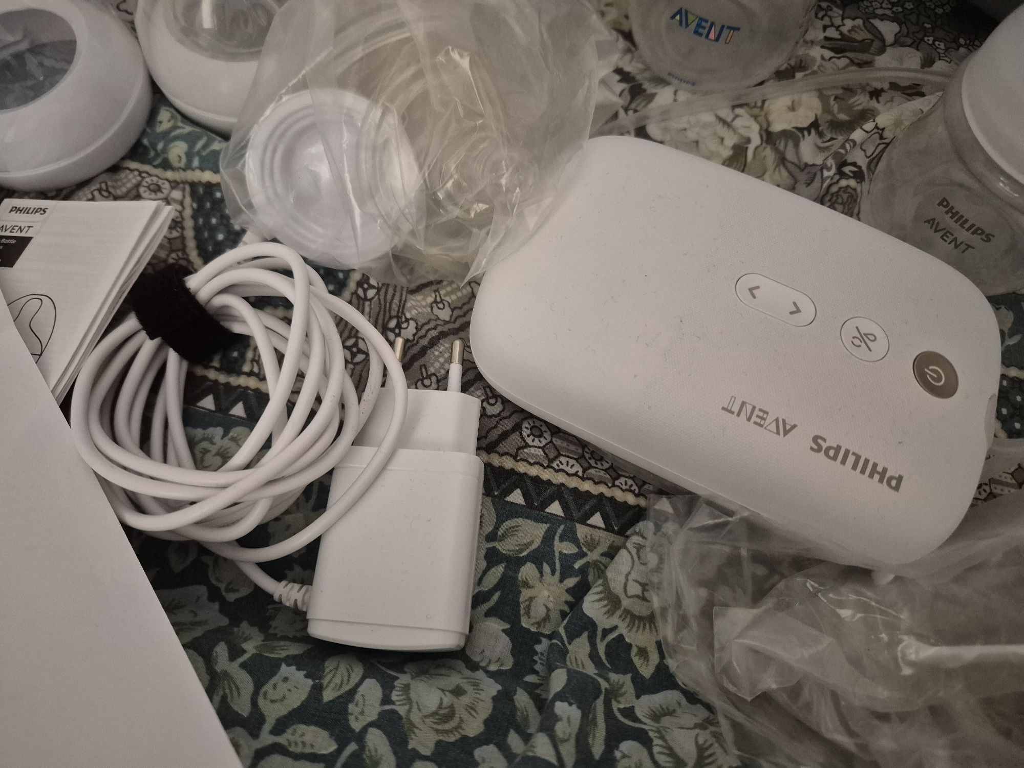 Електрическа помпа Philips Avent + аксесоари,бебешки шишета авент и др