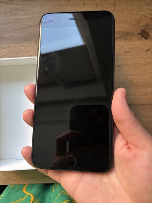 iPhone 7 plus в идеальном состоянии