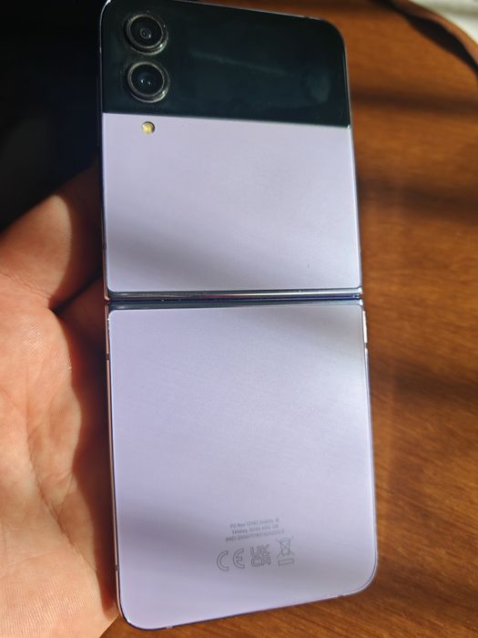 Samsung Galaxy Z Flip4