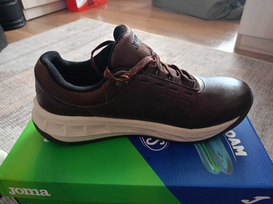 Нови кожени маратонки JOMA