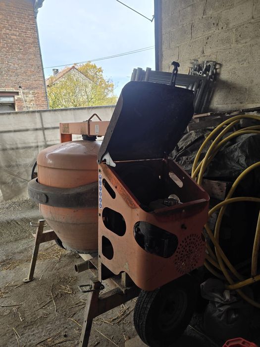 Betonieră pe benzină.Disponibil în România din 26 Dec