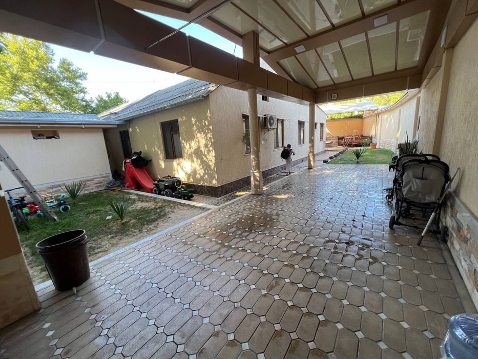 чилонзор 6 кв да коттедж сотилади.