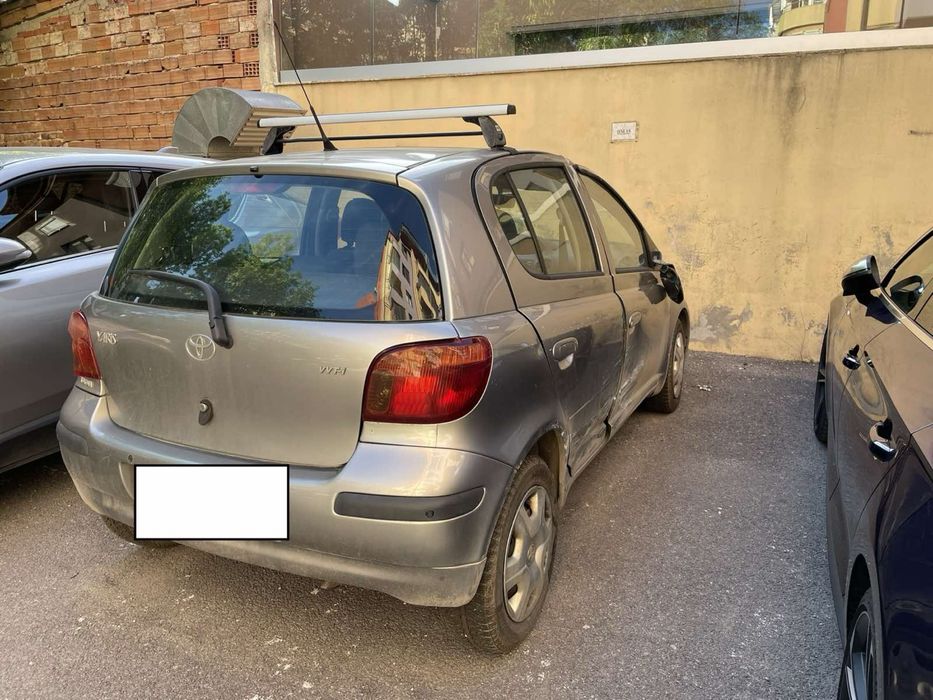 Тойота Ярис на части