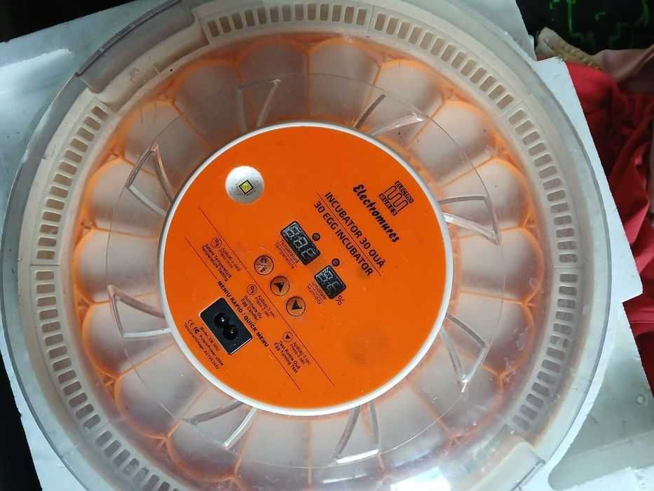 Vând incubator Electromures 30 ouă