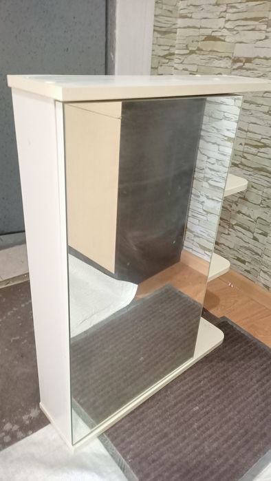 Шкаф с зеркалом для ванной
