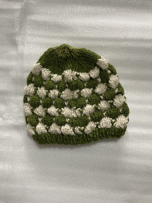 Vand caciula noua de dama