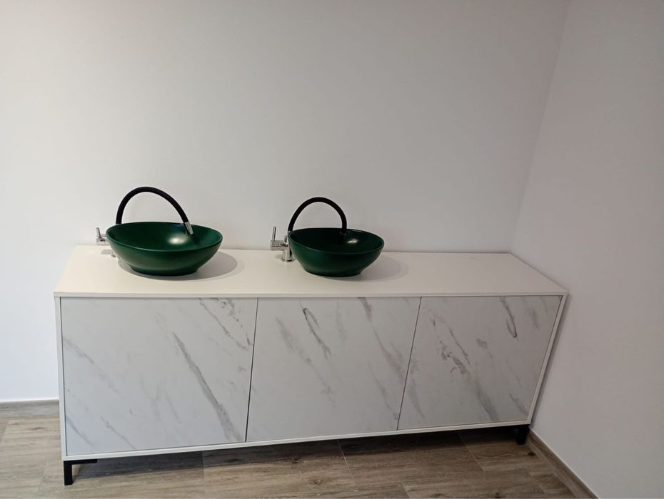 Lavoare cu mobilier inclus