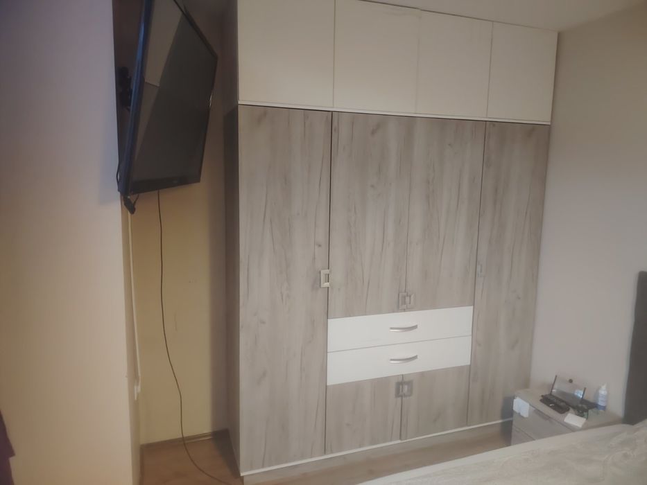 Четирикрилен гардероб с надстройка