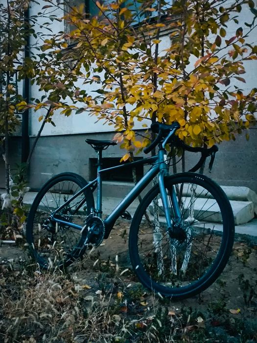 Шоссеиный велосипед серый