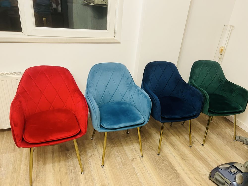 Scaune moderne din catifea – disponibile în 4 culori!