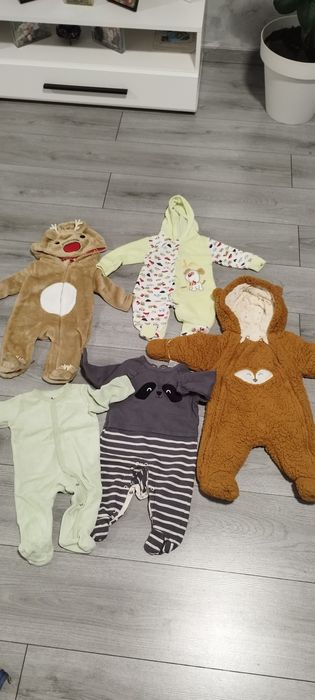 Vând hăinuțe bebe