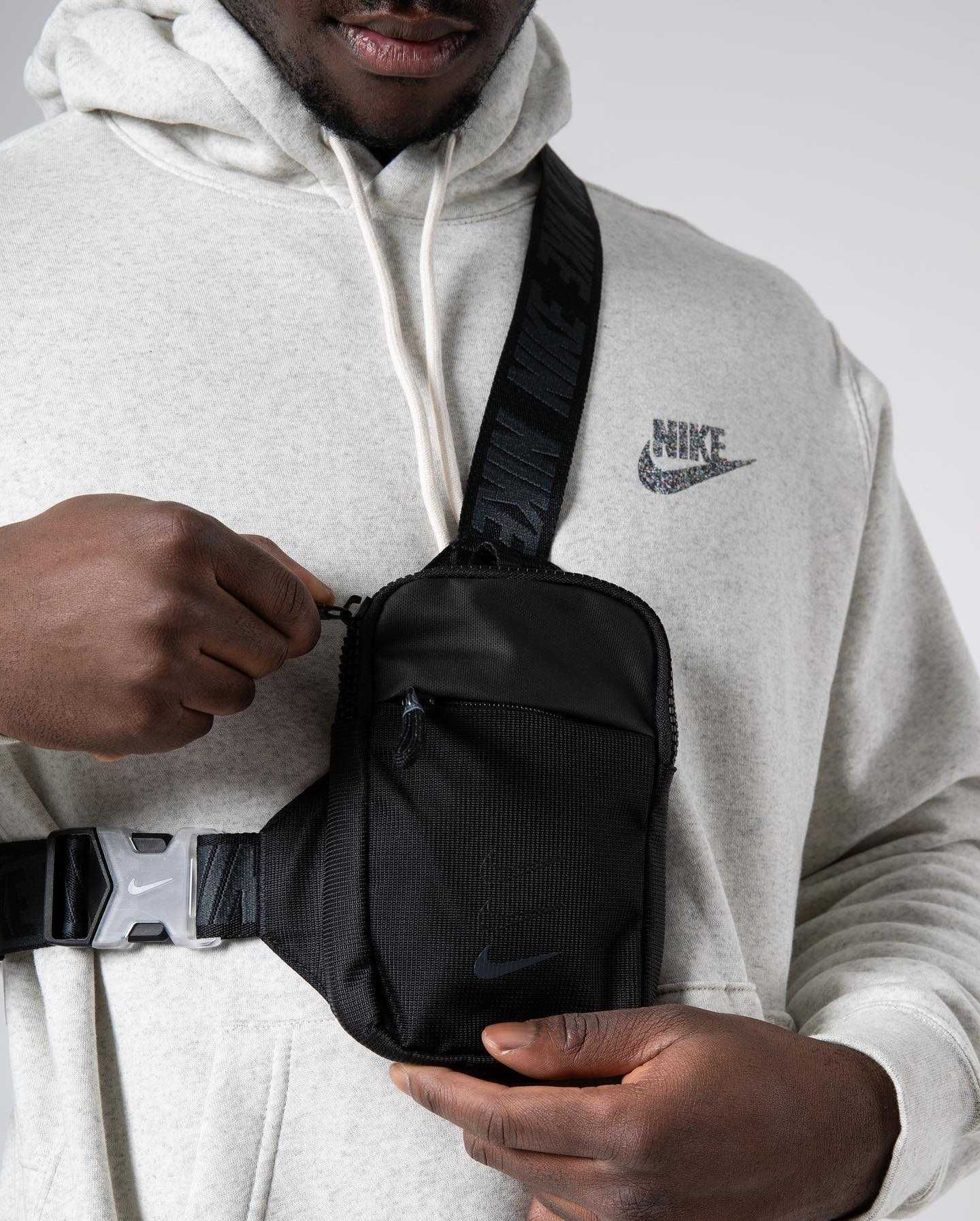 Nike Sportswear Essentials S Hip