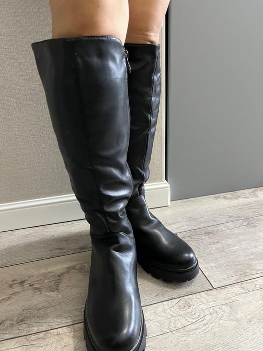 Продам женскую зимнюю обувь