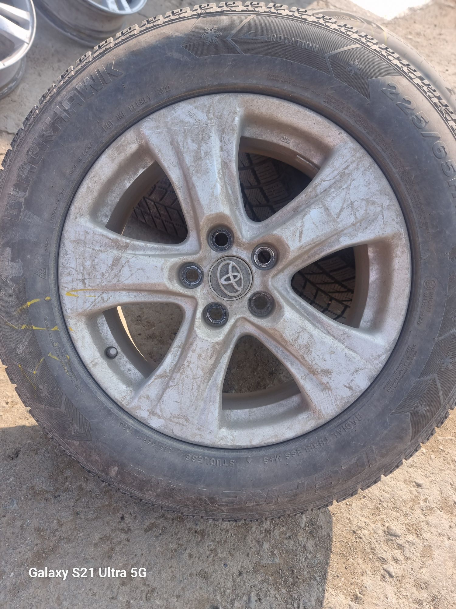 Диски оригинал RAV4 R17 с резиной 225*65