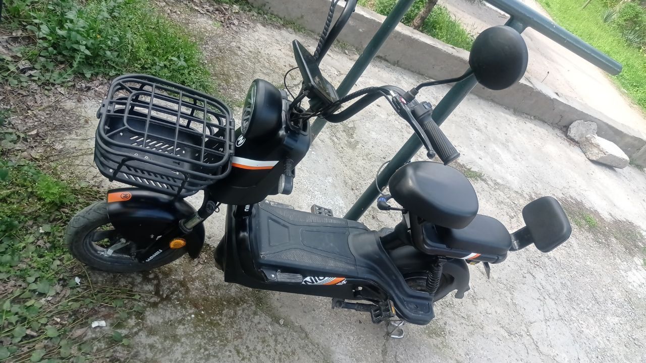 Srochno elektroskuter sotiladi.narxi 250$