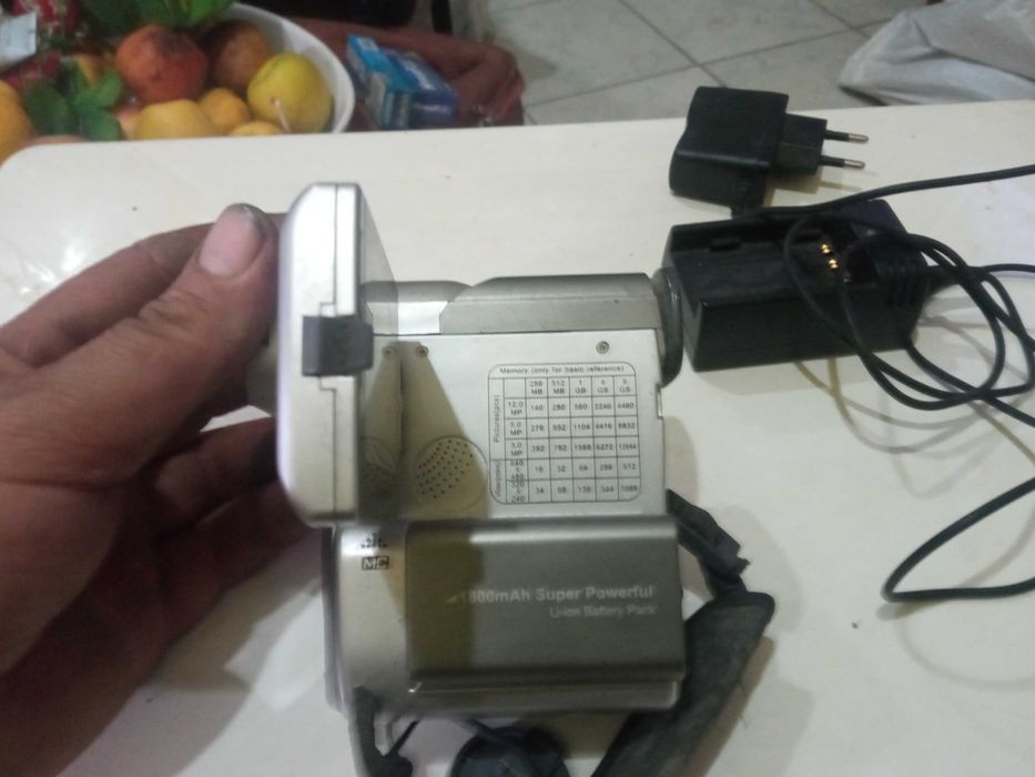 Pachet Cameră video Sony + 2 DVD portabile
