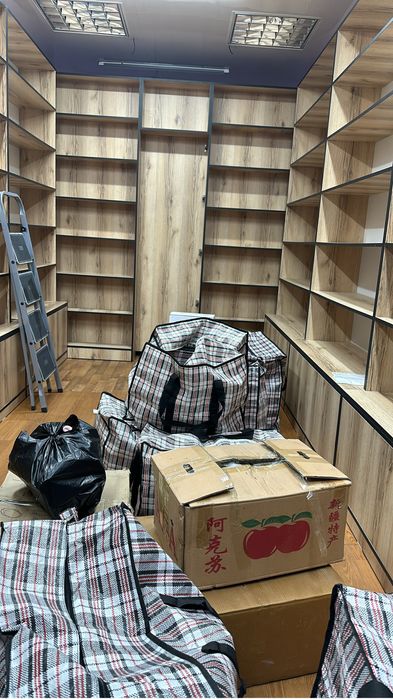 Стеллажи, шкаф, полки для магазина