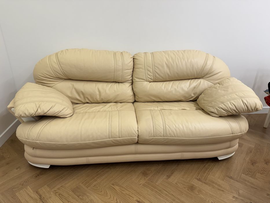 Диван с креслом из чистой кожи