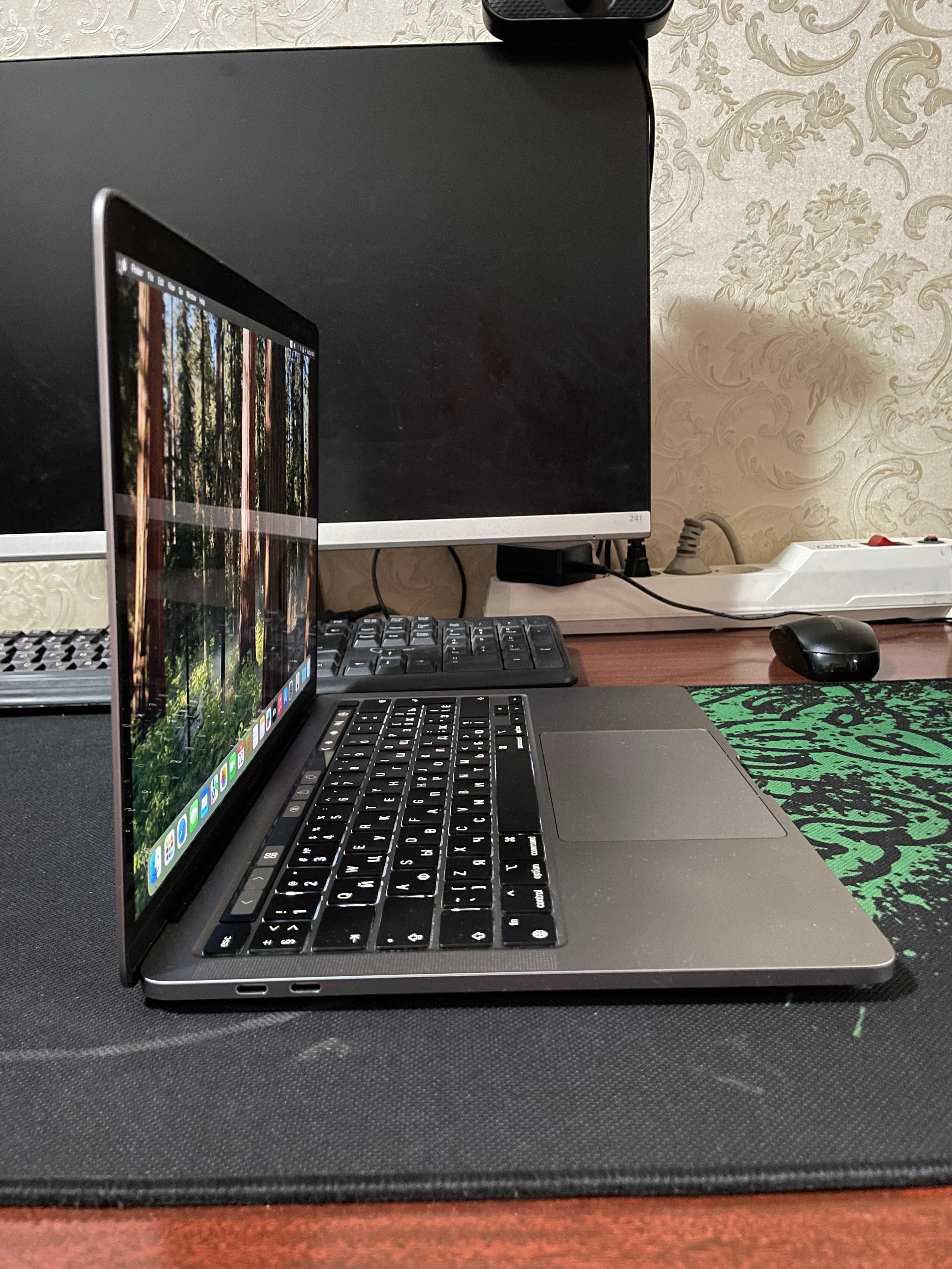 Macbook Pro 2020 в идеальном состояние. 13.3 inch