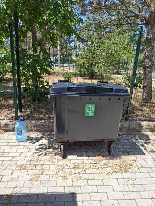 Пластиковые мусорные контейнеры (Россия) — 660/770/1100 литров