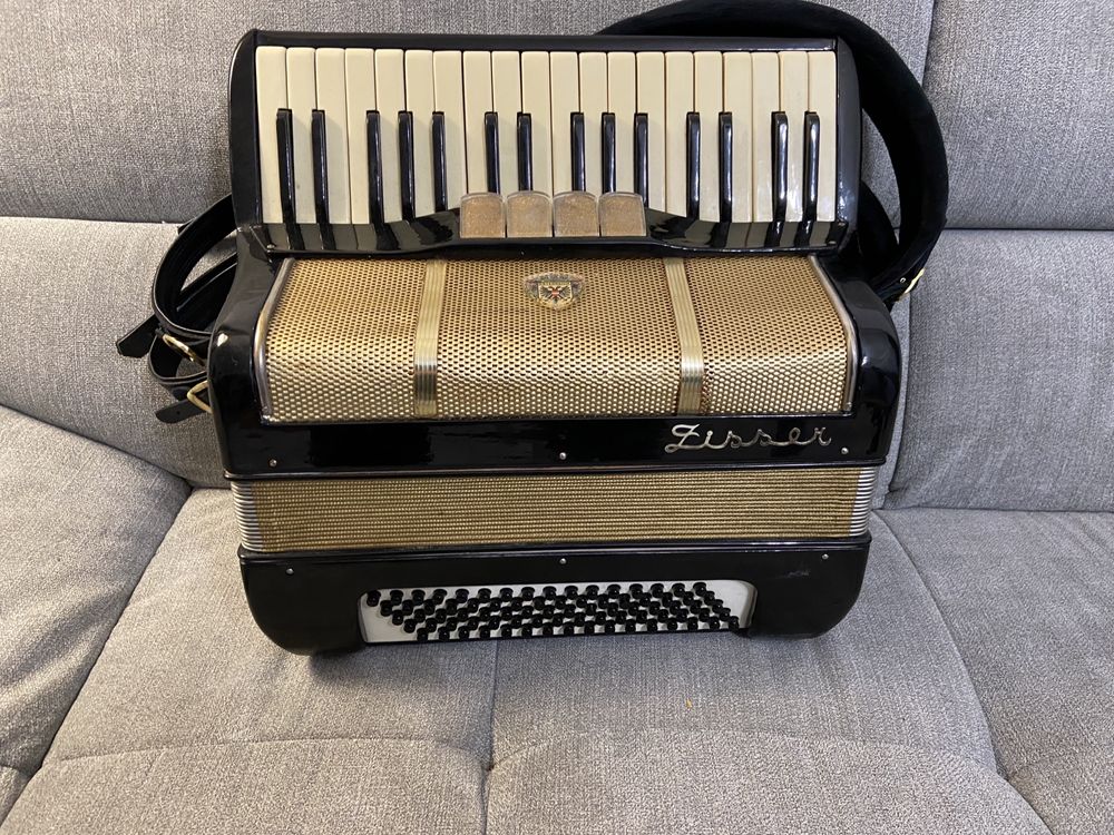 Acordeon austriac cu 80 basi