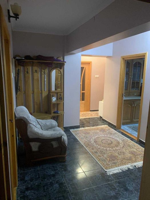 Vand apartament cu 4 camere