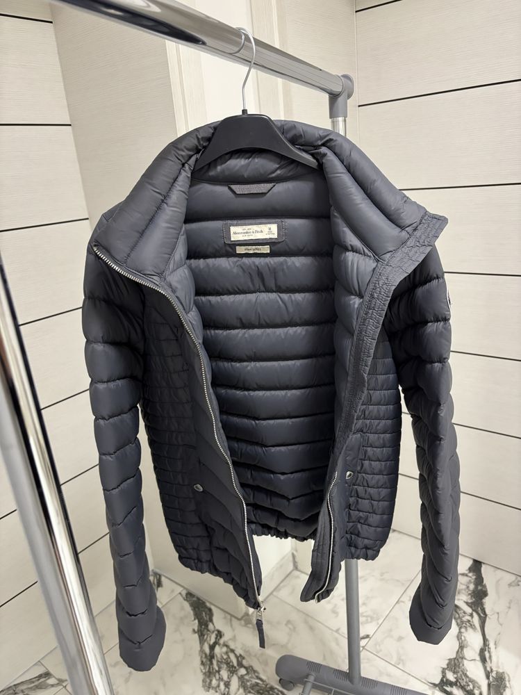 Яке Abercrombie & Fitch